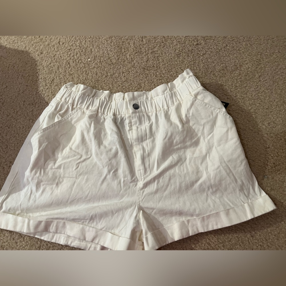 🌟WHITE DANIELLE BERNSTEIN SHORTS🌟